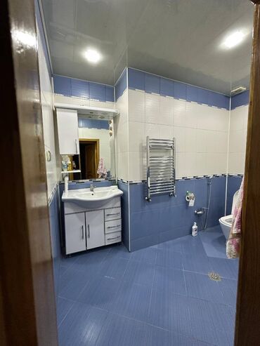 Uzunmüddətli kirayə mənzillər: 8 Noyabr metrosu Rahatin yanınında mənzil kirayə verilir. Mərtəbə — 9