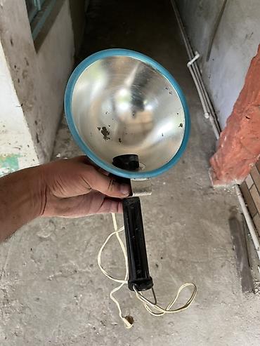 projektorlar: Köhnə tip əl proyektoru/spot işıq (şəbəkə ilə). - Korpus: metal — 1