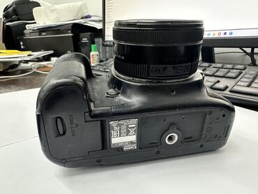 фотоаппарат canon mark 3: Продаю Canon Mark III, 2 батарейки, зарядник, 50мм т