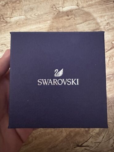 золотой лошадь пластырь цена: Swarovski dextera hoop earring. Купил в англии за 125 фунтов стерлинга