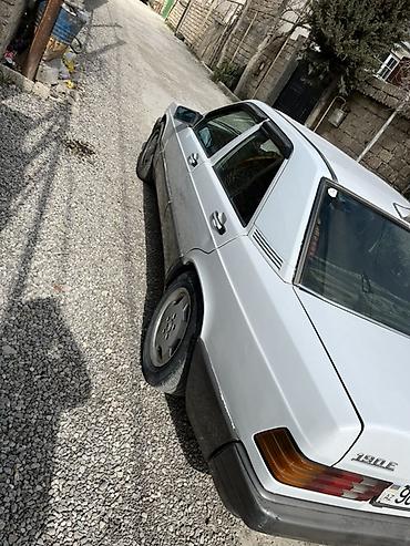 lexus ct 200: Mercedes-Benz 190 (W201): 2 l | 1992 il Sedan — 4