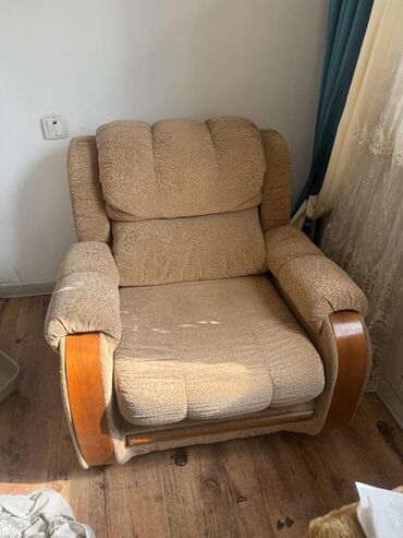 диван с креслами: Диван-кровать, цвет - Бежевый, Б/у
