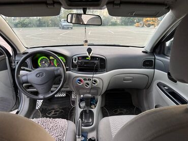 Hyundai: Hyundai Accent: 1.4 l | 2009 il Sedan — 10