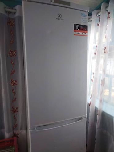 l 1800: Холодильник Indesit, классический белый, с нижней морозильной камерой — 1