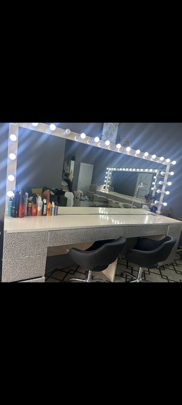 Dolablar: Salon guzgusu satılır 2 Əded bir ədədi 180 azn Ünvan Buzovna Xuraman92