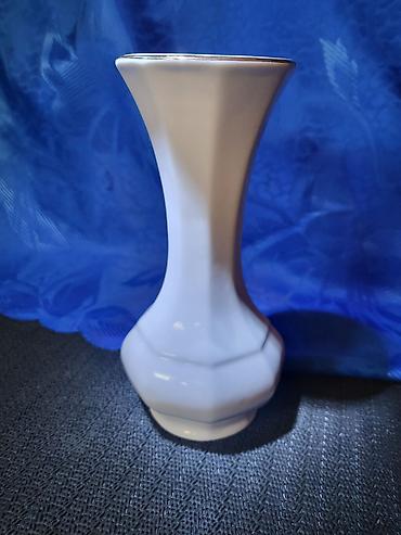trimer lilly: Vaza nova Apro porcelan iz 70ih.godina. Vaza nova,bez ostecenja,sve — 2