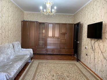 дом в новопаловке: Просторная 2‑комнатная квартира с отдельной гостиной и спальней
