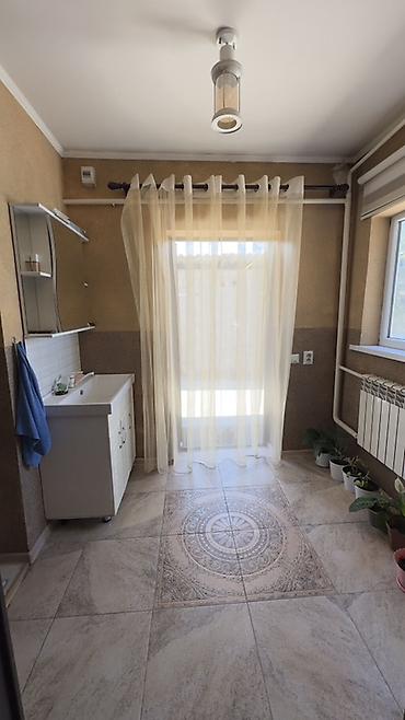 Продажа коттеджей и домов: Дом с участком - Кирпичный дом с двускатной крышей, фасад огражден — 12