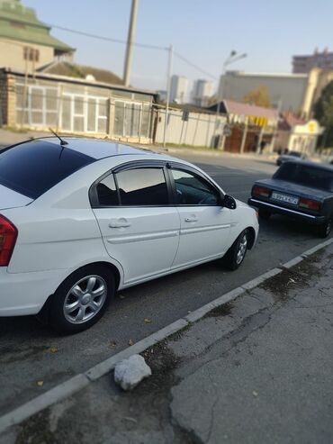 hunday ax35: Hyundai Accent: 1.6 l | 2008 il Sedan