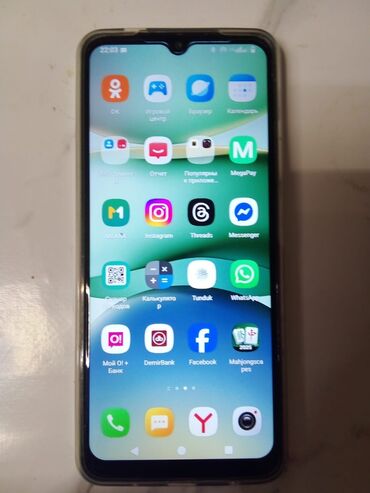 игровой набор для телефонов: Смартфон Redmi A5 в светло-зеленом корпусе с предустановленной