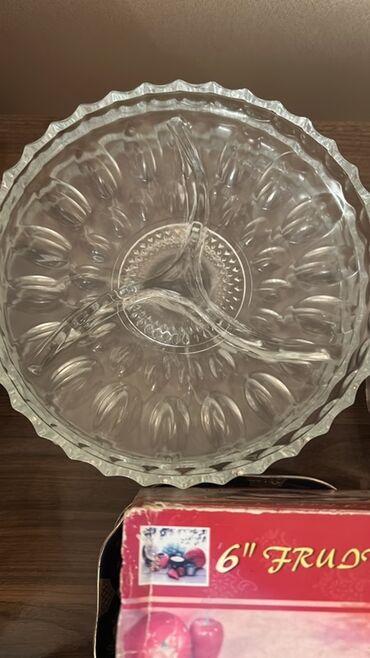 Meyvə qabları: 6 ədəd baliq formasında şüşə qab (salatlıq) 4 ədəd böyük bölməli çərəz — 8