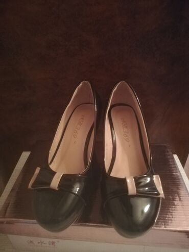 Digər ayaqqabılar: Qadın ayaqqabıları 2 ci əl. Çox az istifadə olunub. Təzə kimi. Bir — 5