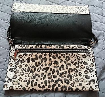 smart sat muski: Parfois leopard pismo tašna.
Bez oštećenja.
Dimenzije : 17 x 32,5 — 3