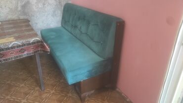 restoran masaları: 10 ədəd divan satilir təmiz taxtadan ygilib temire ehdiyaci yoxdu