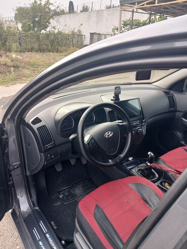 Hyundai: Hyundai i30 CW (Universal) – boz rəng, şəhər və uzun məsafələr üçün — 13