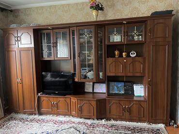 кыргыз мебель: Зал үчүн гарнитур, Шкаф, ТВ үчүн тумба, Колдонулган