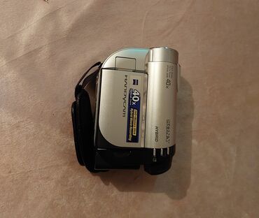 видеокамера sony handycam: Kamera ve skuter satilir kameranin qiymeti 180 manat skuterin qiymeti