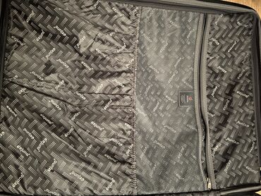 Çamadanlar: 2 defe istifade olunmus camadandir. Boyukdur ve cibleri coxdu sekilde — 8