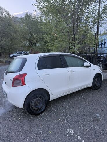 срочно продаю машину бишкек: Toyota Vitz: 2005 г., 1 л, Вариатор, Бензин, Хетчбек