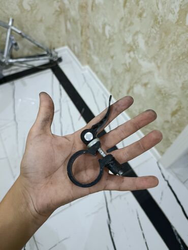 Velosiped ehtiyyat hissələri: Velosiped üçün ehtiyat hissələri və alətlər dəsti Tərkib: - — 10