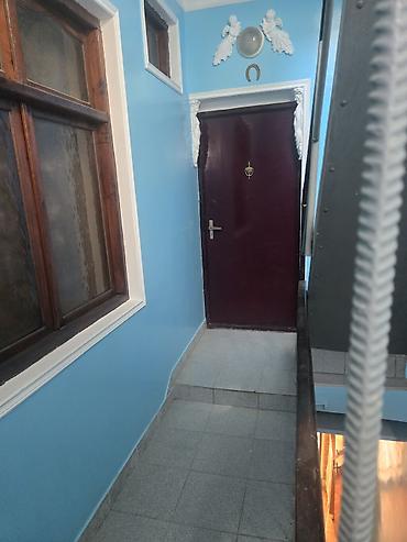 2 otaql: 2 mərtəbəli həyət evi - Plan: 2 səviyyə, küçəyə ayrıca giriş - — 10