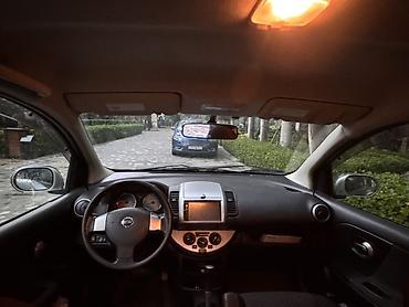 icarəyə masin: Nissan Note, gümüşü rəng, 5 qapılı kompakt minivan/hetçbek. Şəhər üçün — 5