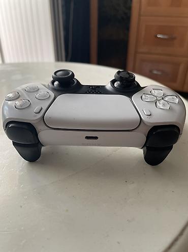 джойстики dualshock: Б/у игровой контроллер Sony DualSense для PlayStation 5 (белый/чёрный) — 2