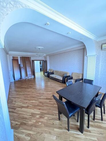 Uzunmüddətli kirayə mənzillər: Nərimanov metrosu Mona Liza restoranın yanında 16 mərtəbəli binanın — 2