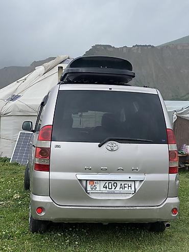 сидения авто: Toyota Noah: 2003 г., 2 л, Автомат, Бензин, Минивэн — 2