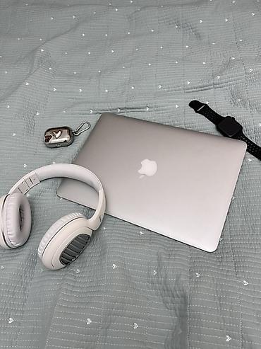 Ноутбуки Apple (MacBook): Apple MacBook Air 13" - Корпус из алюминия, цвет Silver - Экран 13" с — 1