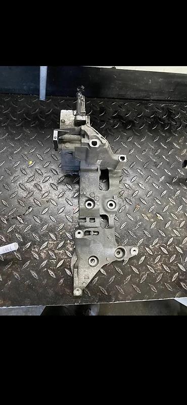magneti prodaja: AUDI Q5 80A 2018 NOSAC ALTERNATORA 04L903143 D E | Audi a3 a4 a5 a6 — 4