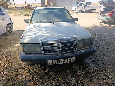 e klass: Mercedes-Benz 190: 1987 г., 2 л, Автомат, Бензин, Седан — 4