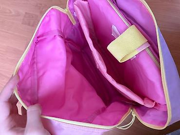 smiggle: Məktəbli sumkası.çox az istifadə olunub. Təzə kimidir.İngiltərədən — 1