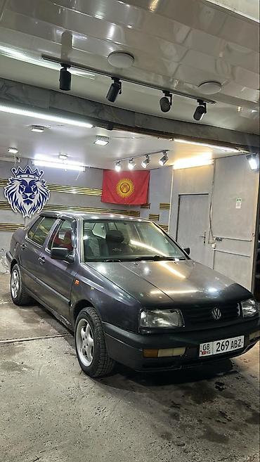 323 f: Volkswagen Vento: 1993 г., 1.8 л, Механика, Бензин, Седан — 3