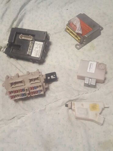 Опорные подушки амортизаторов: Опорная подушка амортизатора Nissan 2005 г., Б/у, Оригинал, США — 13