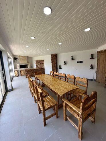 Hovuzlar: Hovuz olan həyət evi. Ərazidə istirahət üçün günəş çarpayıları, stol — 12