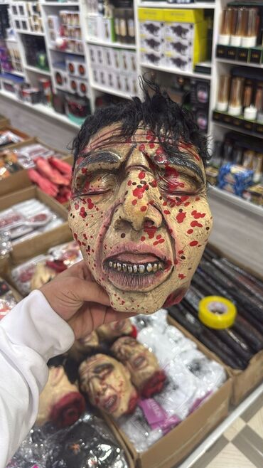 Oyuncaqlar: Halloven malları Geyimlər Dekorlar Aksesuarlar Qorxulu və maraqlı — 2