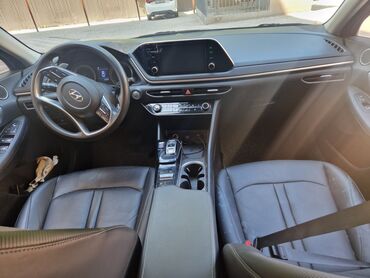 сонату: Автомобиль Hyundai Sonata с просторным и современным салоном. Отделка