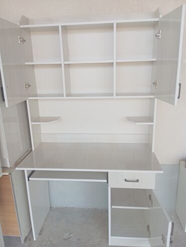 Письменные столы: Письменный стол — 4