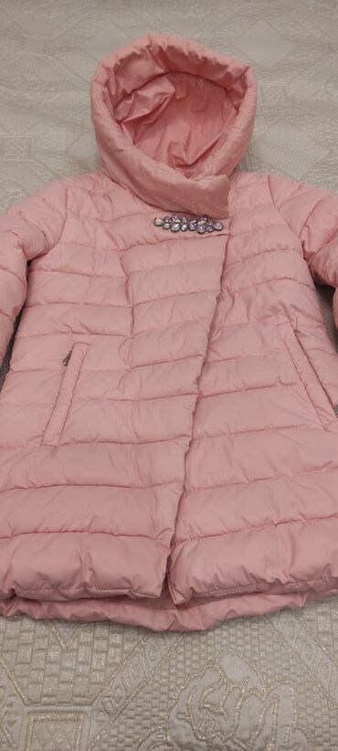 Пуховики и зимние куртки: Куртка женская размер 42, L