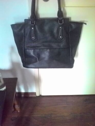torbica za muskarce: Crna tašna za na rame, ne šaljem