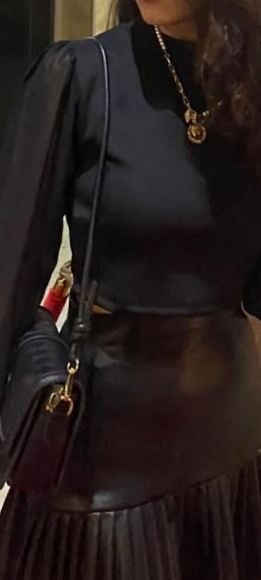 debli koftalar: Qara rəngli zərif qolları şıfon kofta - Model: yuxarı hissəsi bədənə — 1