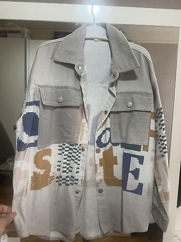 oversize jaket: Oversize üslubda naxışlı köynək-jaket - Rəng: açıq boz əsas — 1