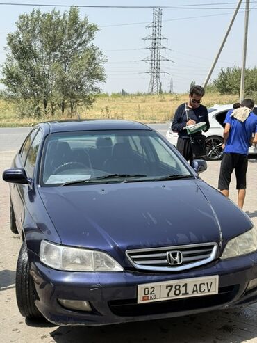 шипованные шины б у: Седан Honda Accord синего цвета с характерным дизайном кузова