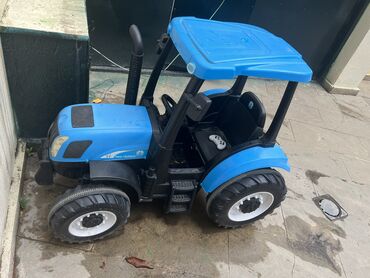 Uşaq üçün elektrik maşınları: Traktor Uşaq üçün Az istifadə olunub. pultu batareykası özü işləkdir