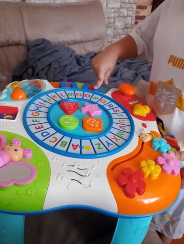 Ostale igračke: Ovaj interaktivni sto za aktivnosti dizajniran je da zabavi i edukuje — 7