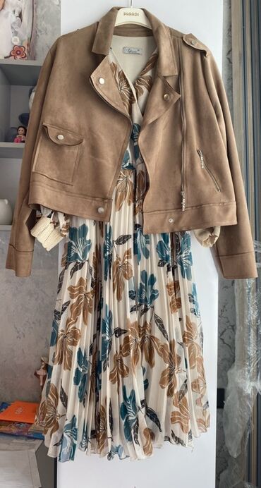 шерстяные женские костюмы: Qadın paltar + qısa gödəkçə dəsti - Paltar: krem rəngli əsas üzərində