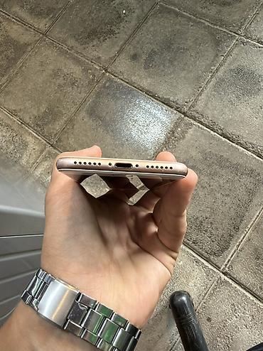 iphone 13 dubay qiymeti: IPhone 8, Qızılı, Qırıq, Barmaq izi — 6
