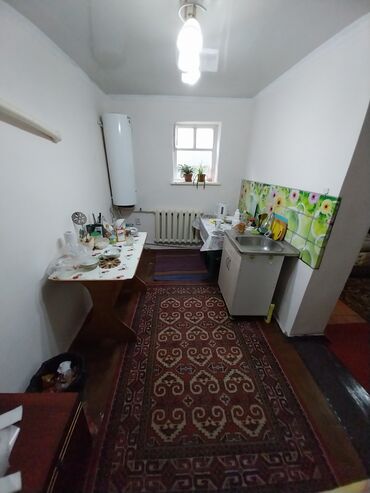 дом горького: 36 м², 2 комнаты, Старый ремонт Без мебели