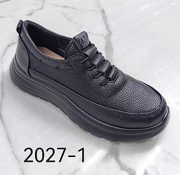 Кроссовки и спортивная обувь: Белые женские кроссовки с перфорацией и шнуровкой. Модель имеет — 20